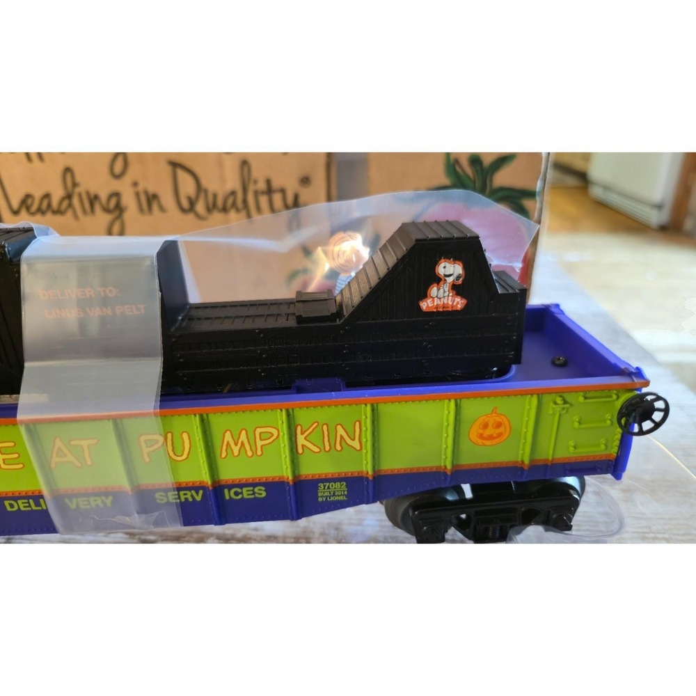 Lionel 6-37082 Peanuts Trick-or-Treat Animated Gondola O Gauge - NIB - Picture 8 of 15